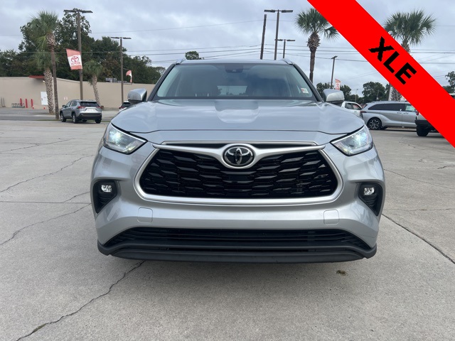 2021 Toyota Highlander XLE photo 2