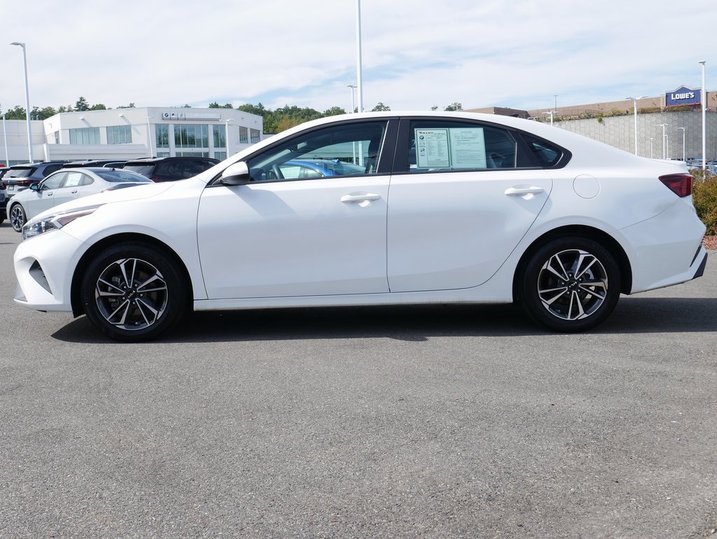 2024 Kia Forte LXS photo 4
