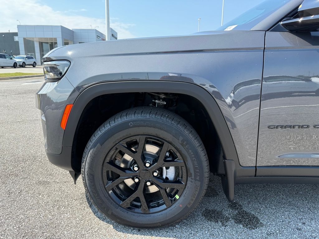 2025 Jeep Grand Cherokee Altitude photo 25
