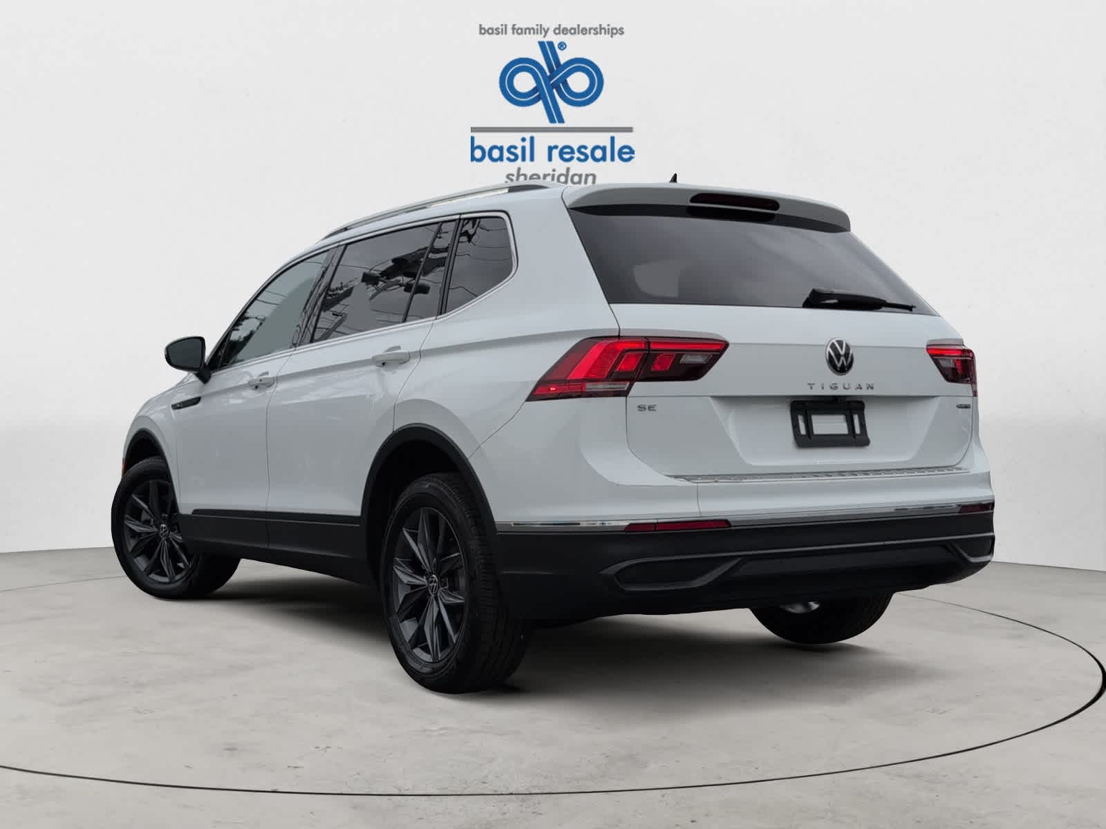 2022 Volkswagen Tiguan SE photo 2