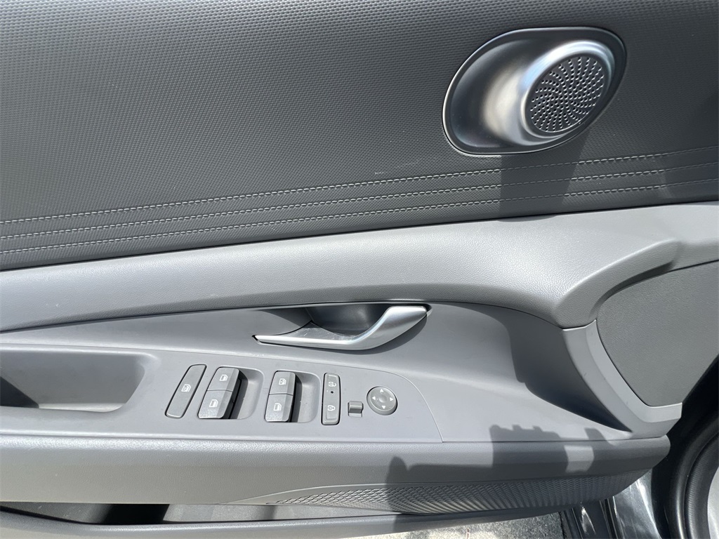 2024 Hyundai Elantra SEL photo 29