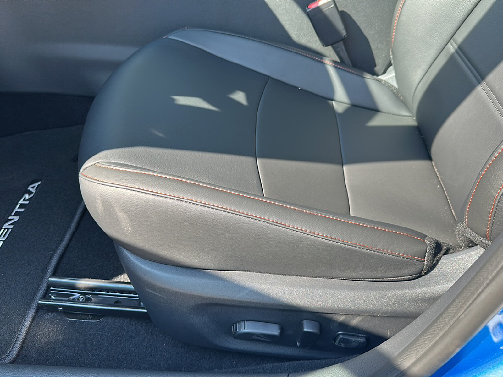 2025 Nissan Sentra SR photo 3