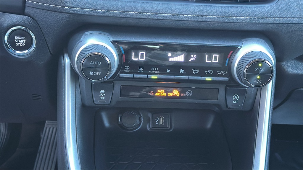 2023 Toyota RAV4 XLE photo 21