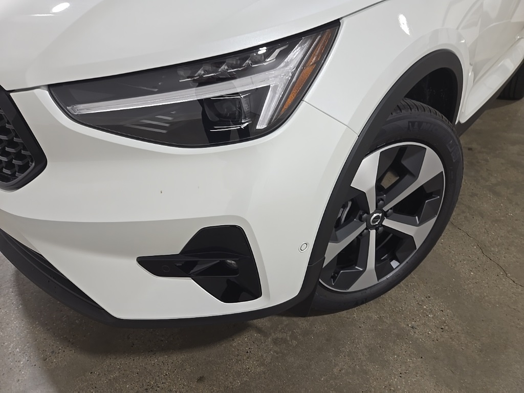 2026 Volvo XC40 Plus photo 9