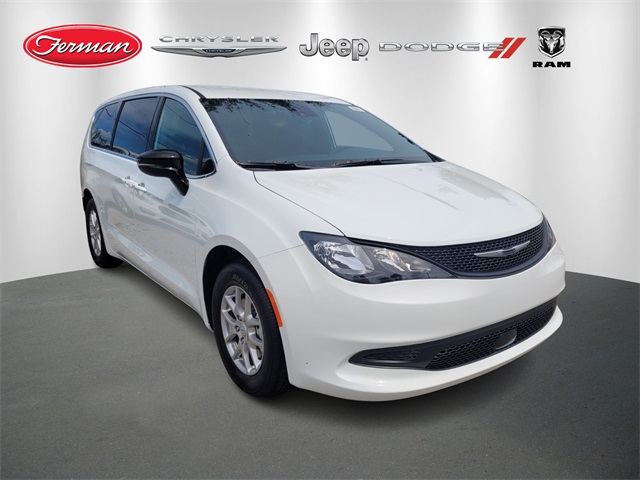 2026 Chrysler Voyager LX's photo