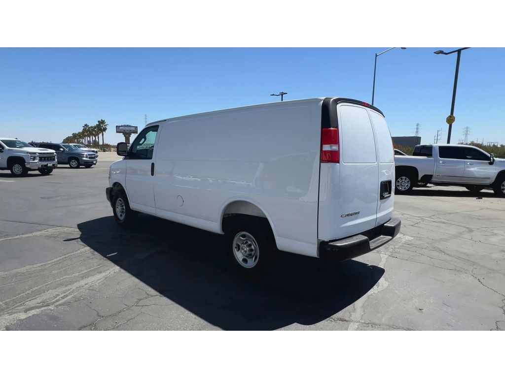 2025 Chevrolet Express Cargo 2500 photo 9