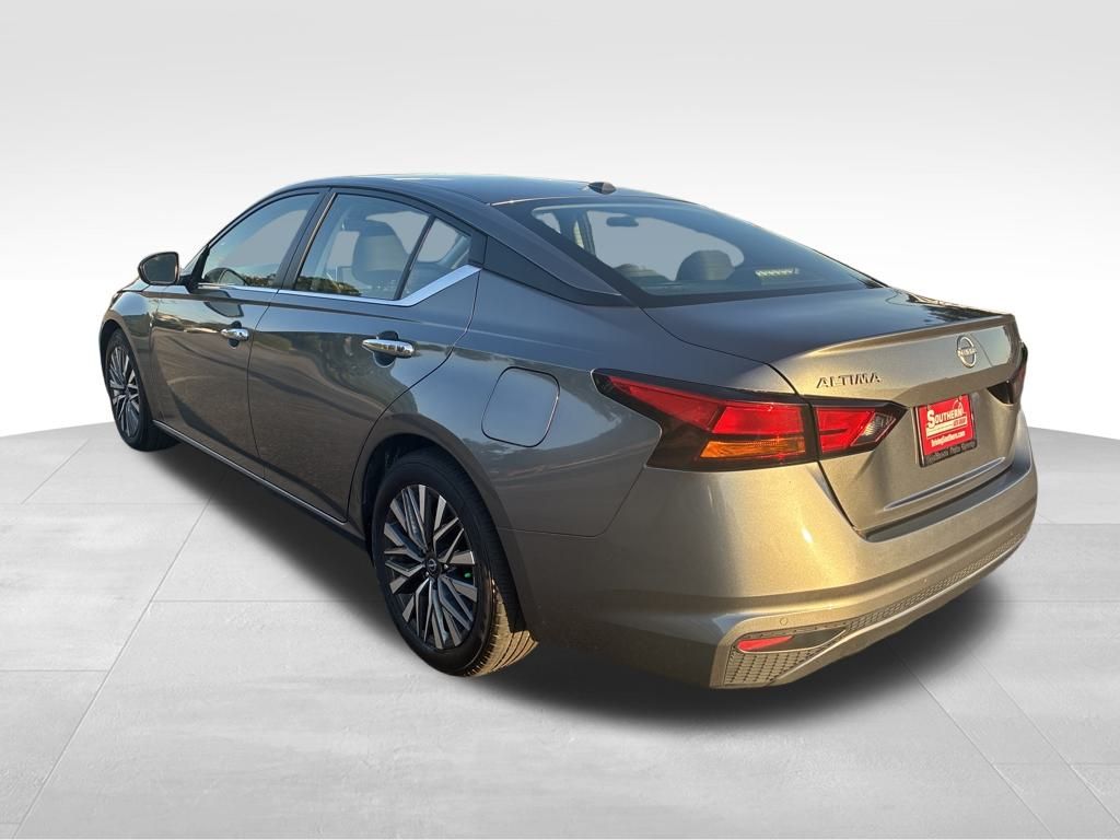 2023 Nissan Altima 2.5 SV photo 3