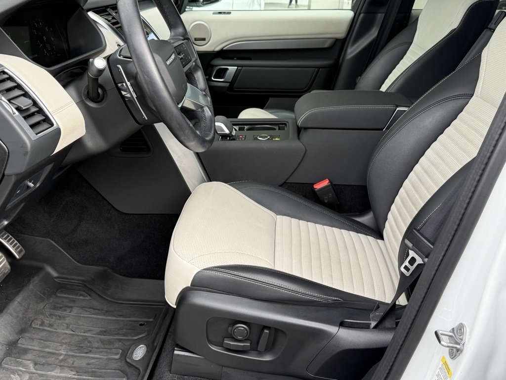 2023 Land Rover Discovery S R-Dynamic photo 14
