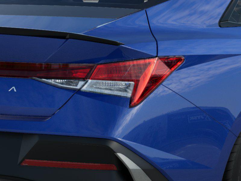 2025 Hyundai Elantra SEL Sport photo 10