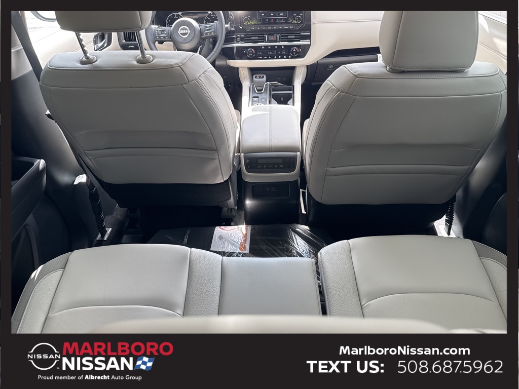 2025 Nissan Pathfinder SL photo 15