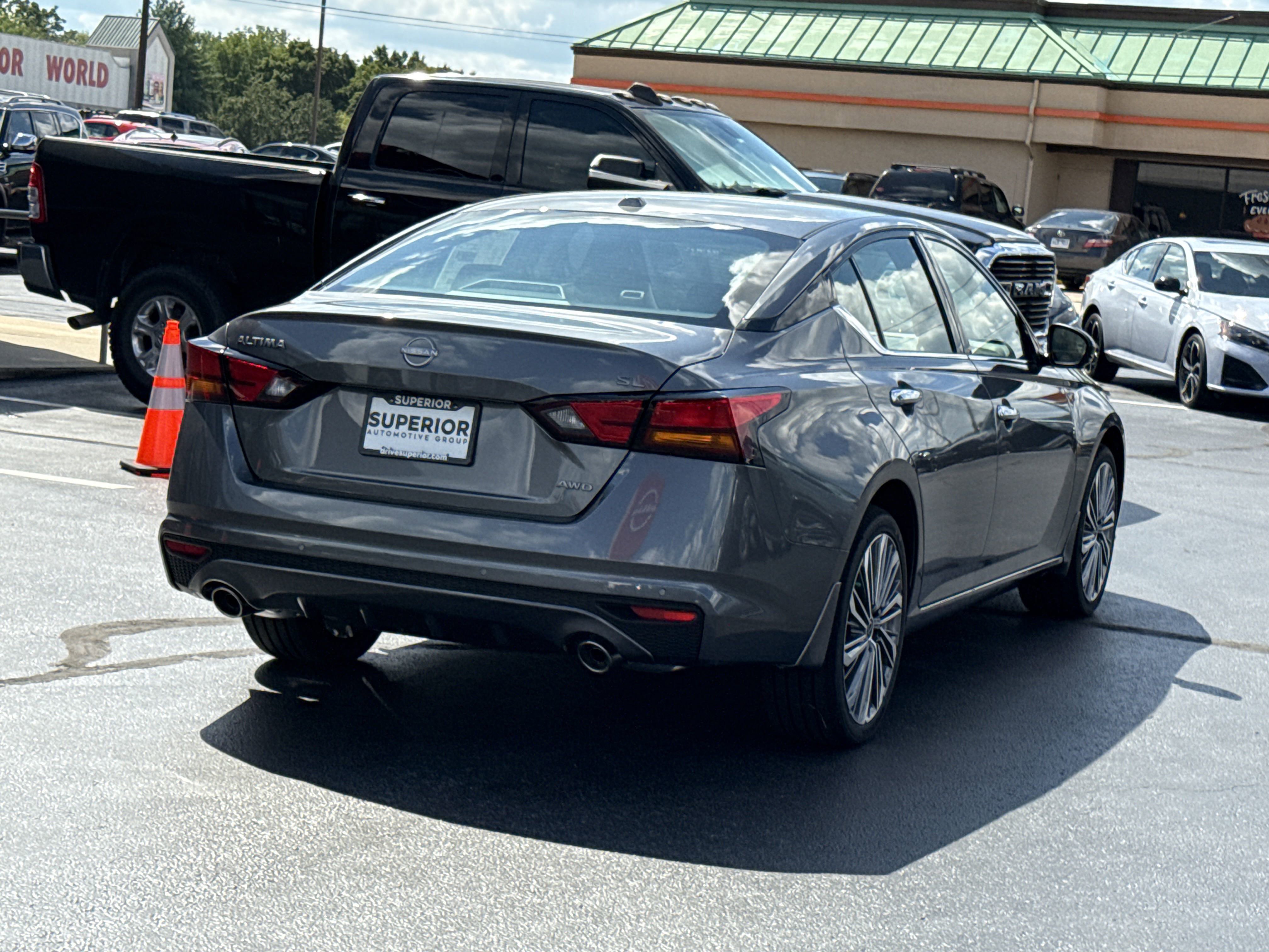 2025 Nissan Altima 2.5 SL photo 2