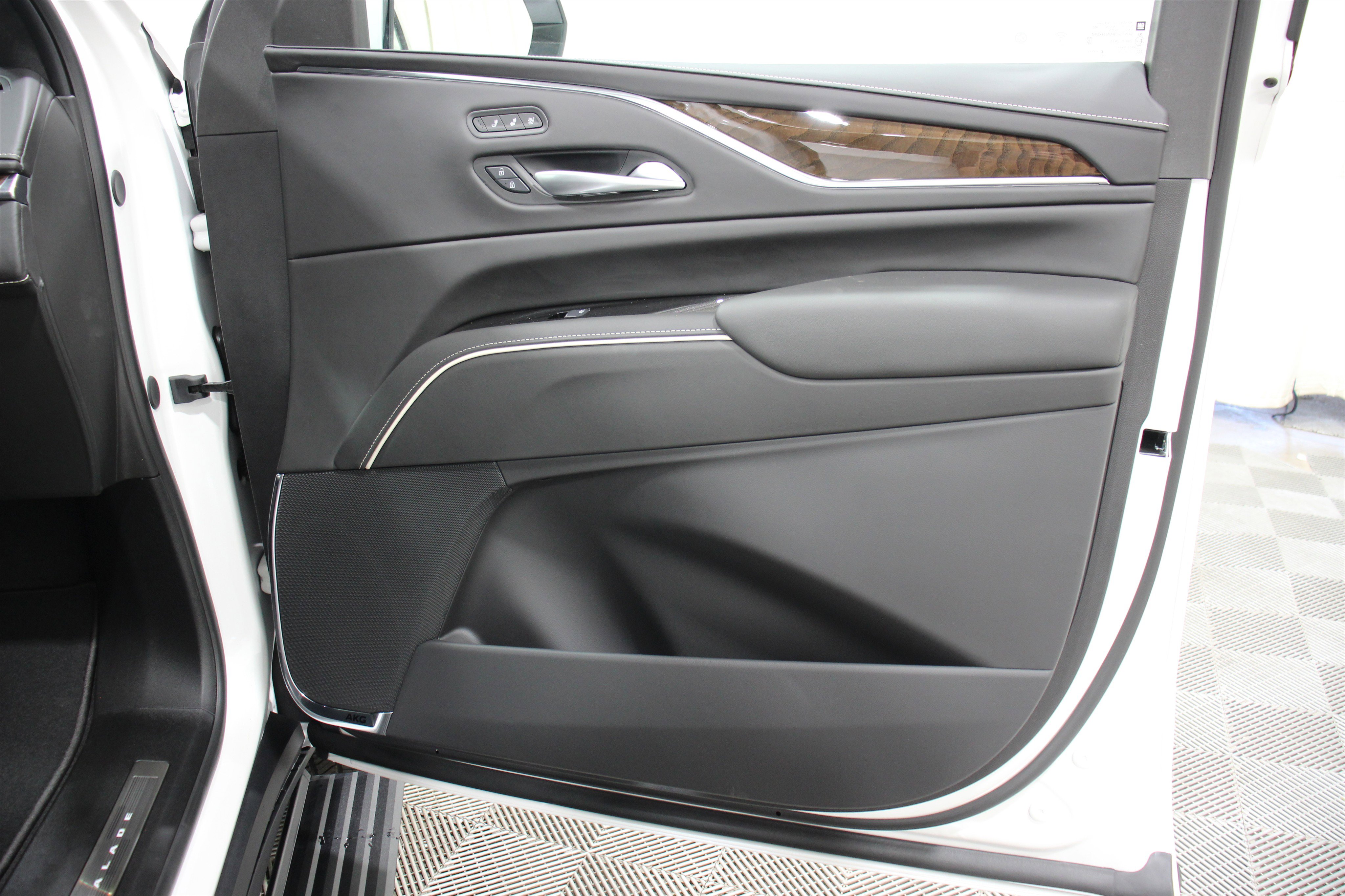 2024 Cadillac Escalade ESV Sport Platinum photo 24