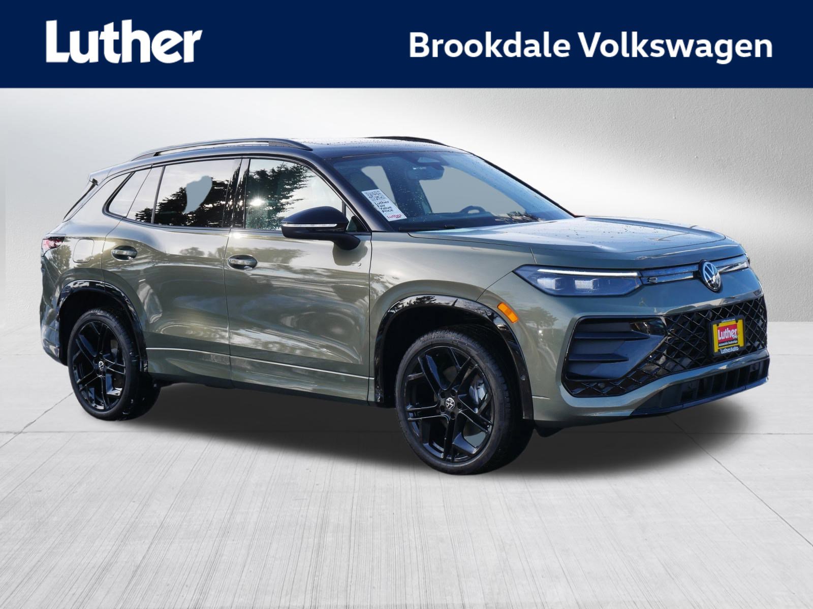 2026 Volkswagen Tiguan SE R-LINE BLACK's photo