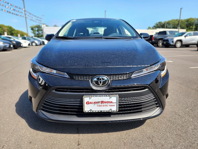 2025 Toyota Corolla LE photo 2