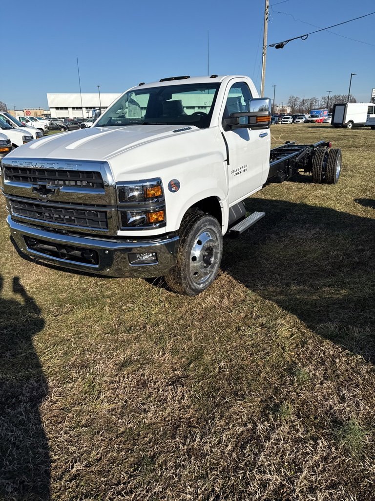 2024 Chevrolet Silverado 4500HD Work Truck photo 2
