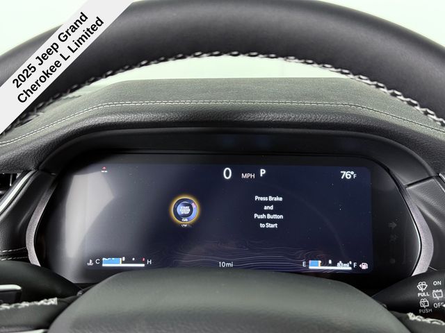 2025 Jeep Grand Cherokee Limited photo 2