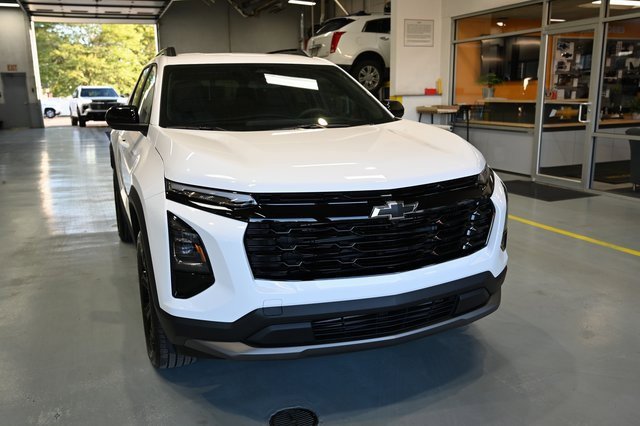 2026 Chevrolet Equinox LT photo 3