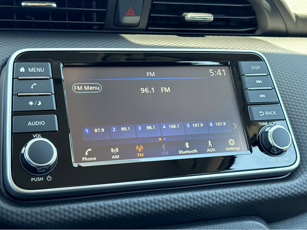 2025 Nissan Kicks Play S photo 3