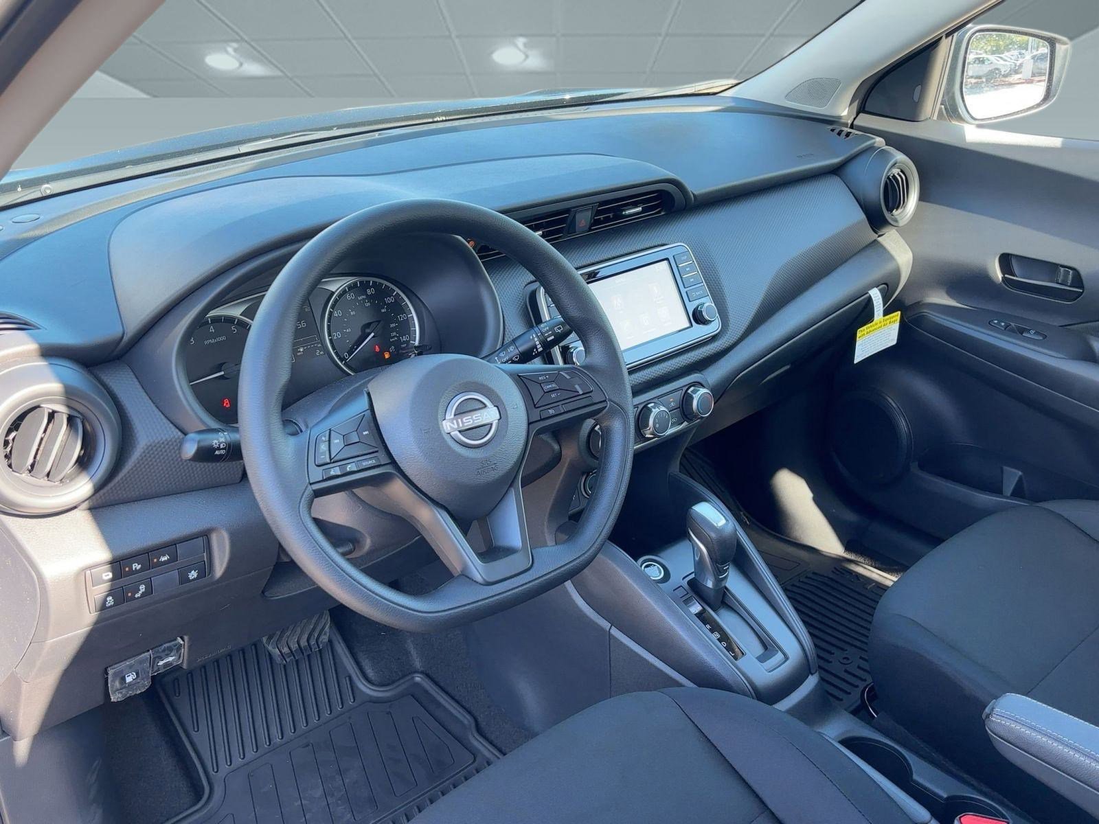 2025 Nissan Kicks Play S photo 4