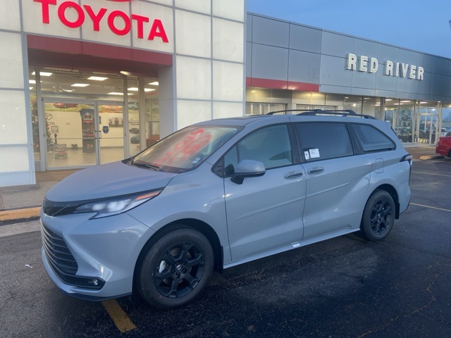 2026 Toyota Sienna Woodland Edition's photo