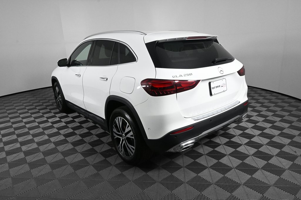 2025 Mercedes Benz GLA 250 photo 4