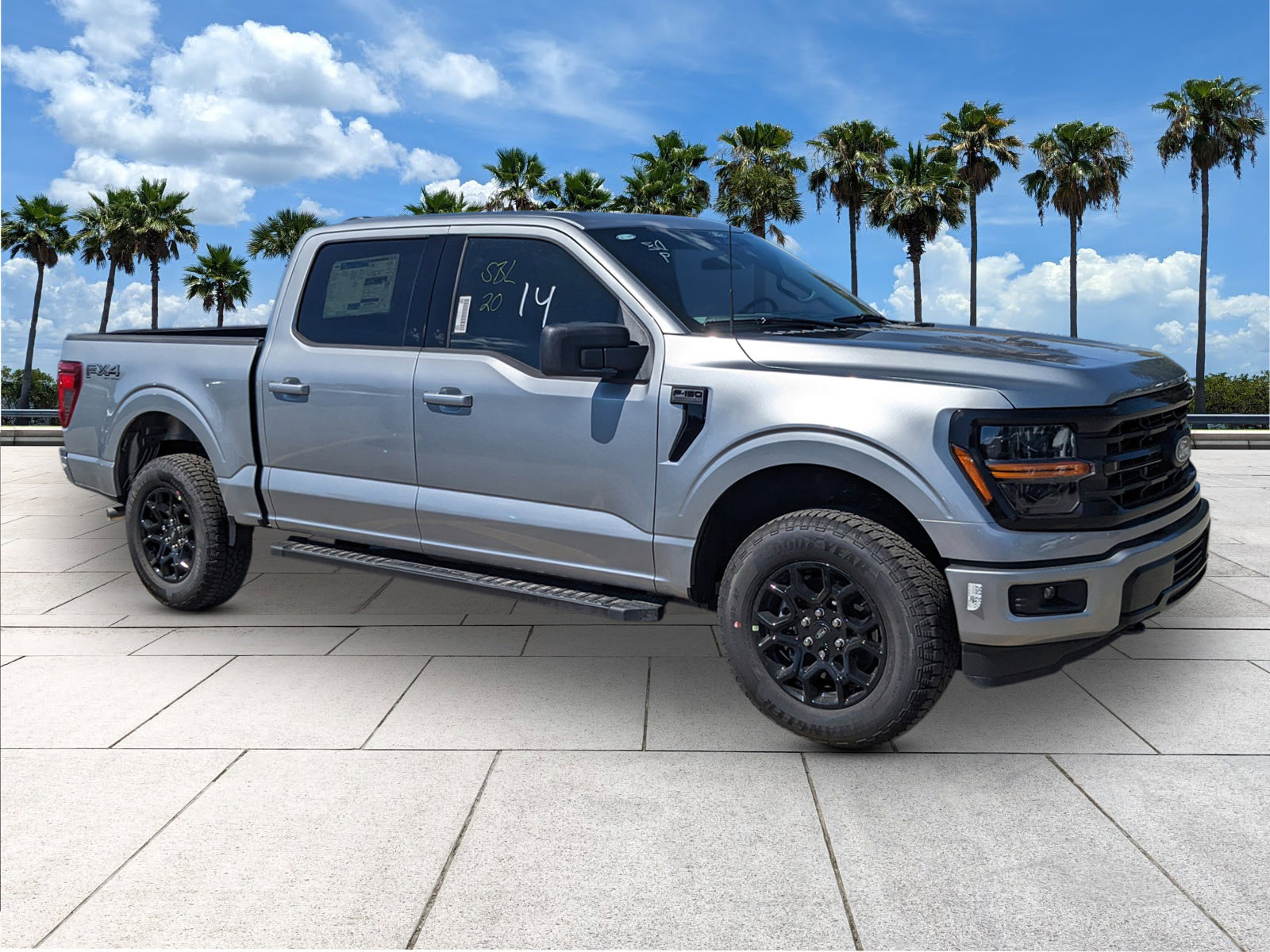 2025 Ford F-150 XLT photo 2