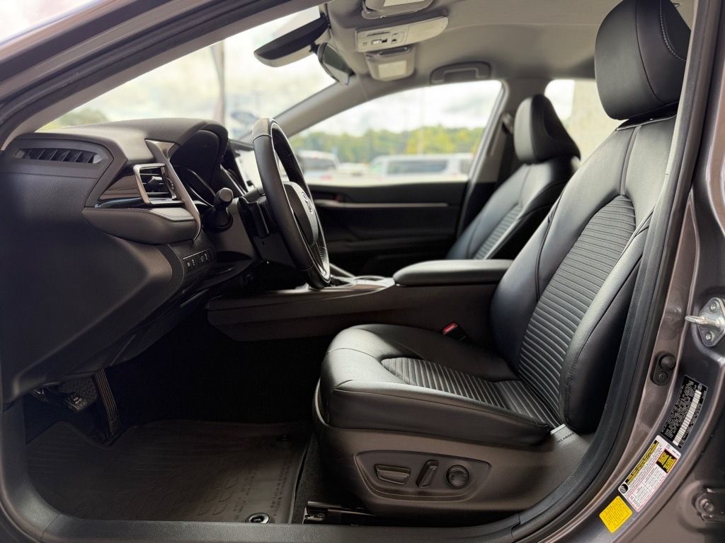 2022 Toyota Camry SE photo 9