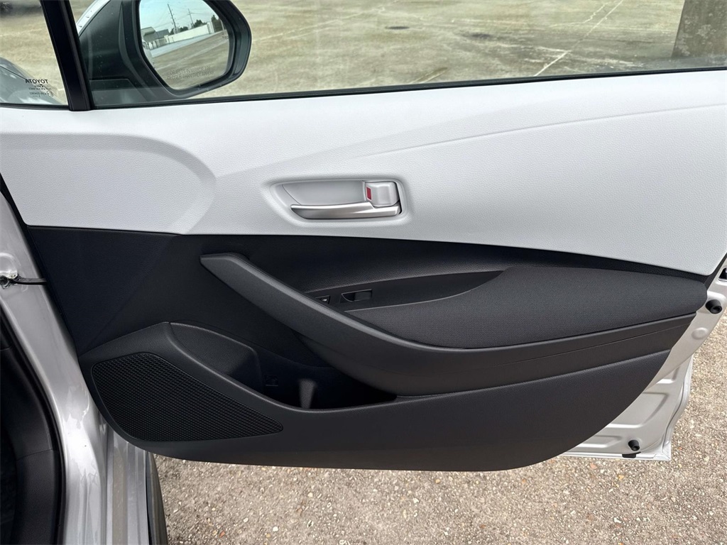 2026 Toyota Corolla SE photo 12