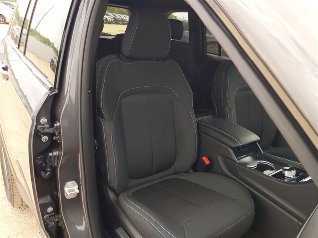 2025 Jeep Grand Cherokee Laredo Altitude photo 29