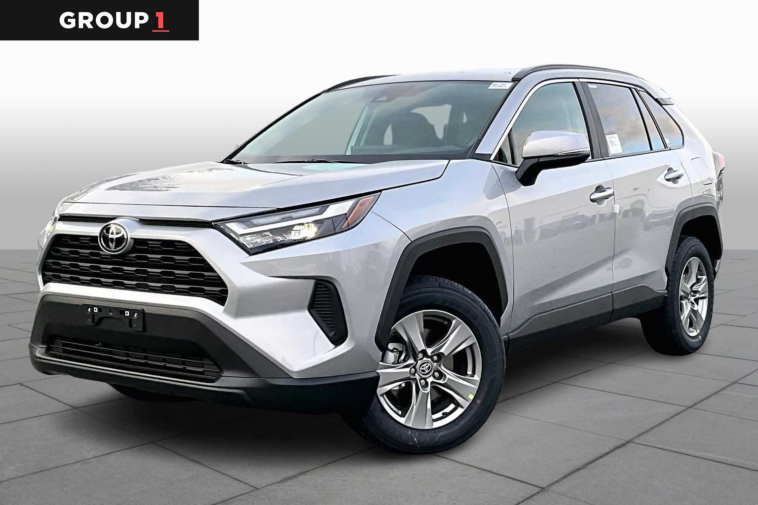2025 Toyota RAV4 XLE's photo