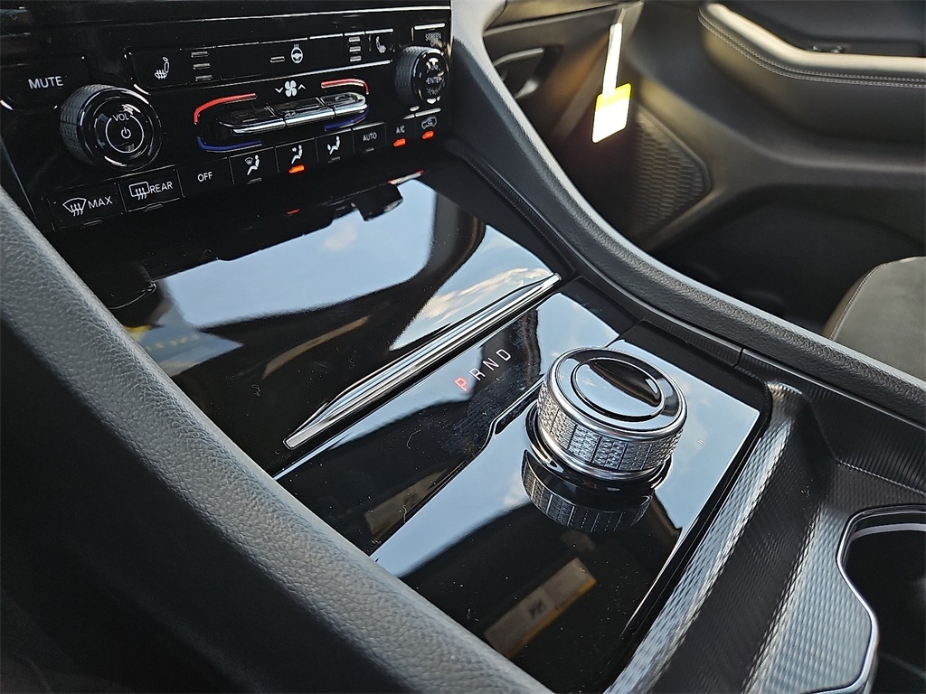 2025 Jeep Grand Cherokee Altitude photo 18