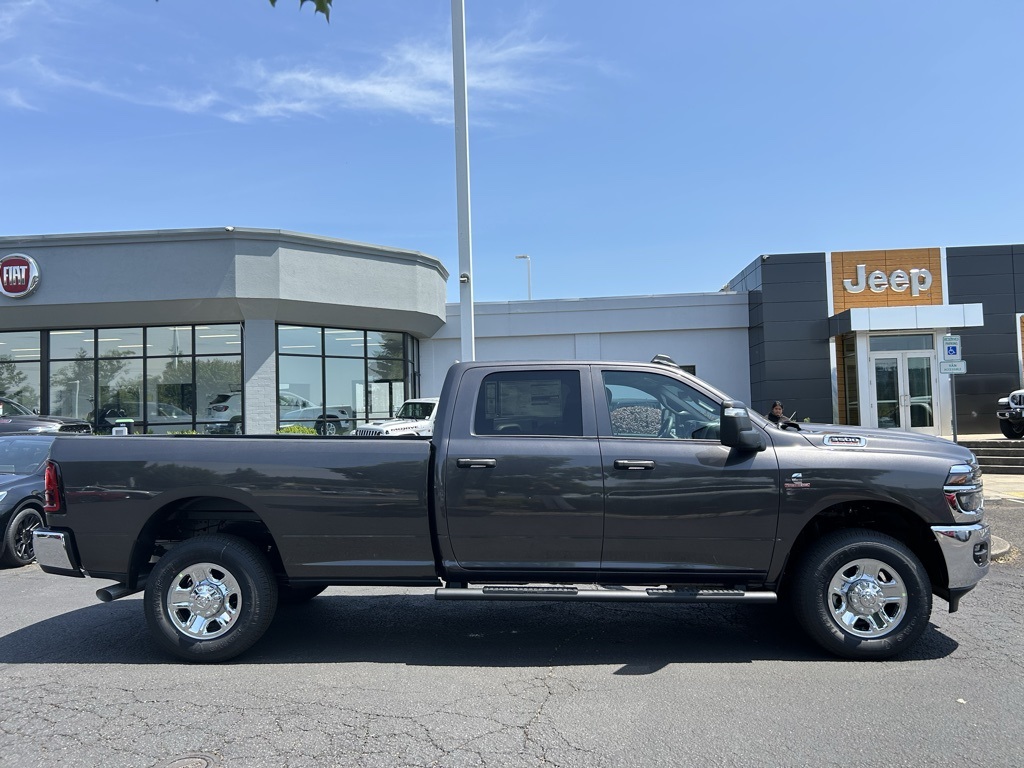 2025 Ram 3500 Tradesman photo 4