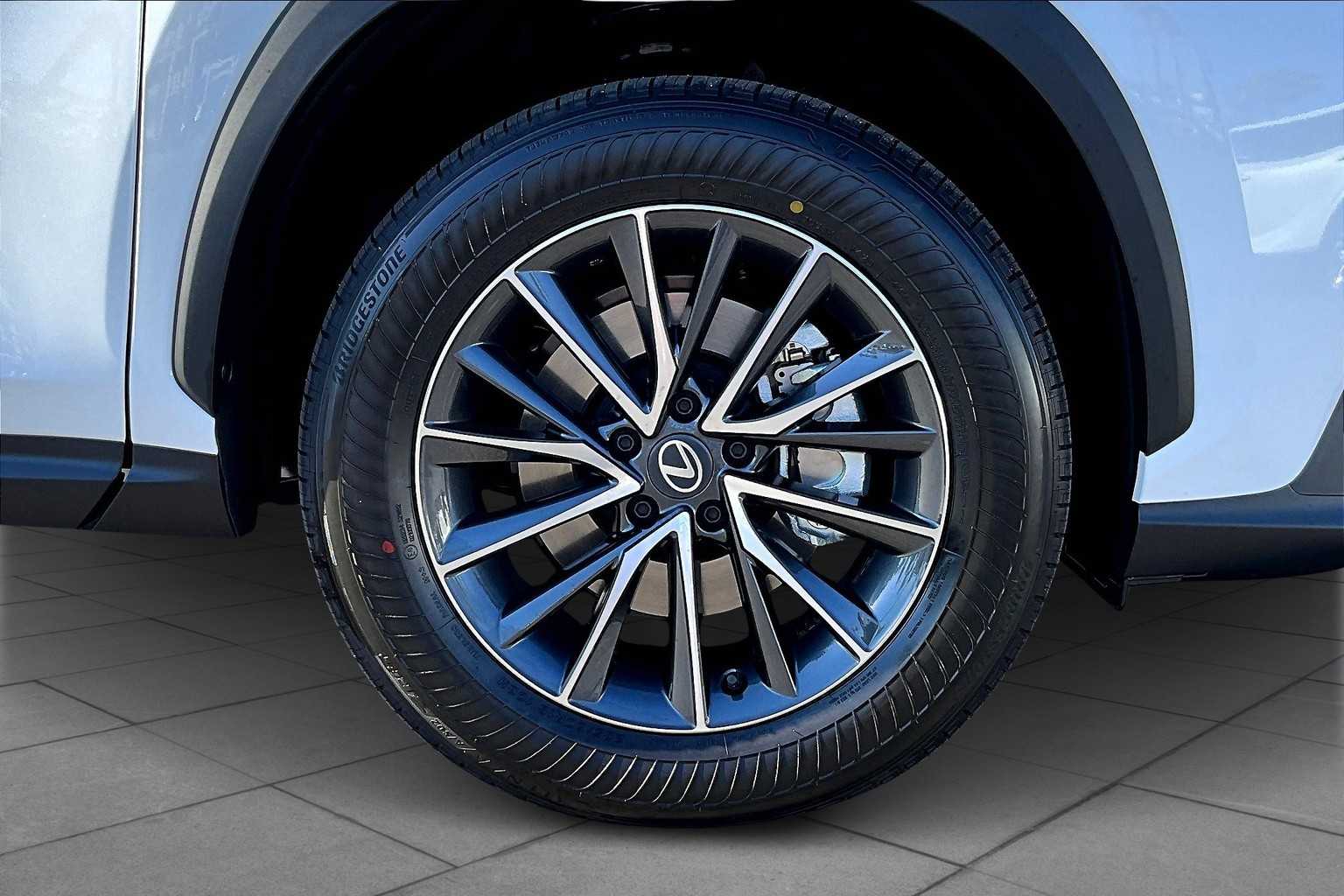 2026 Lexus NX 350 Premium photo 8