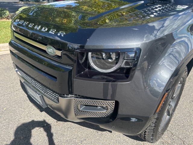 2023 Land Rover Defender 110 photo 12