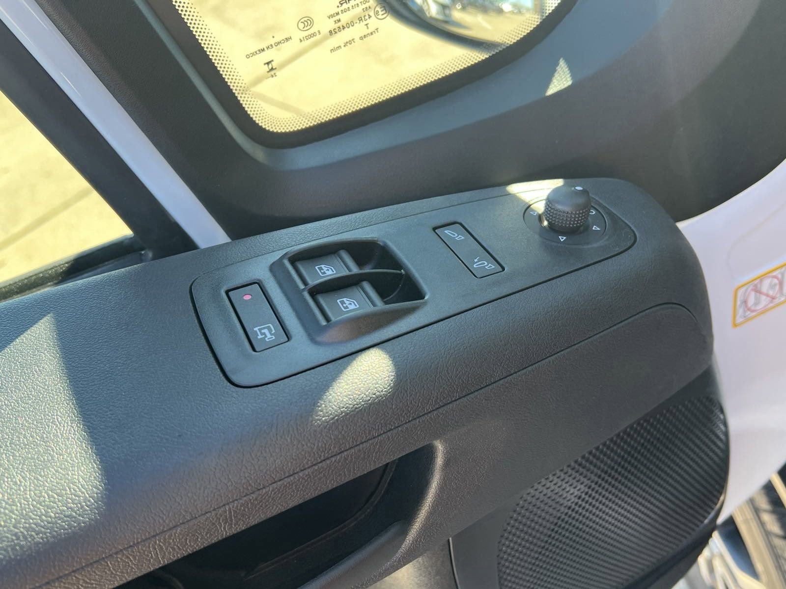 2025 Ram ProMaster 1500 SLT Cargo Van High Roof photo 9