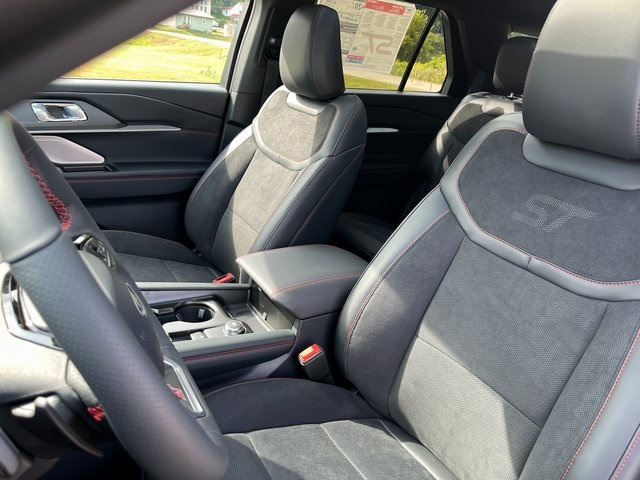 2025 Ford Explorer ST photo 25
