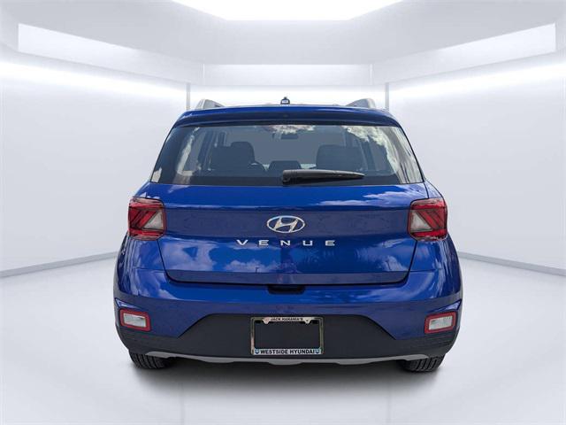 2025 Hyundai Venue SEL photo 2