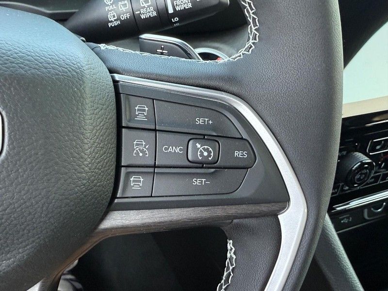 2025 Jeep Grand Cherokee Limited photo 12