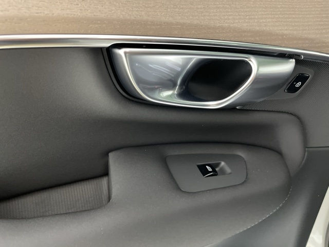 2025 Volvo XC90 T8 AWD Plus photo 32