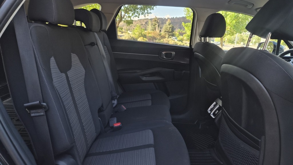 2023 Kia Sorento LX photo 15
