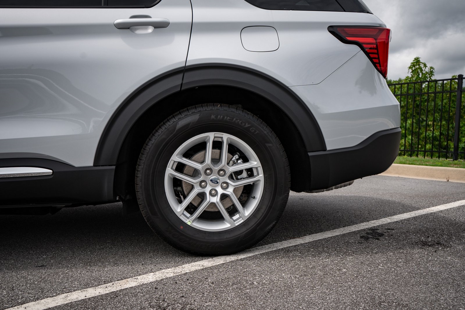 2025 Ford Explorer photo 4