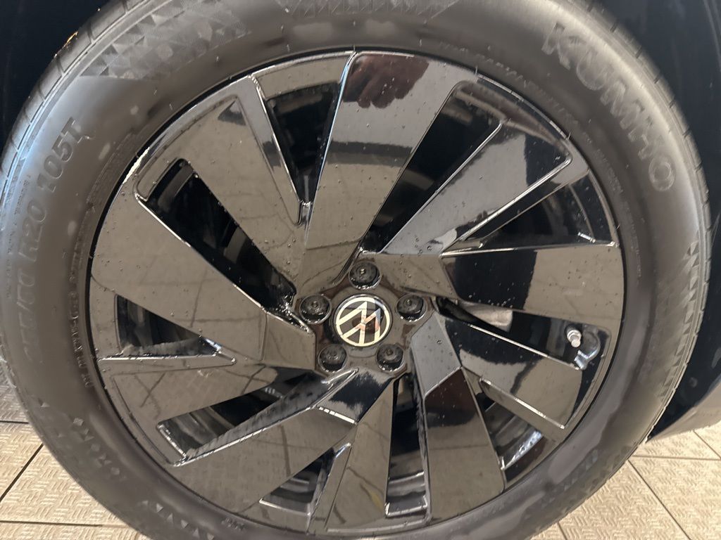 2024 Volkswagen Atlas Cross Sport SE Technology photo 5
