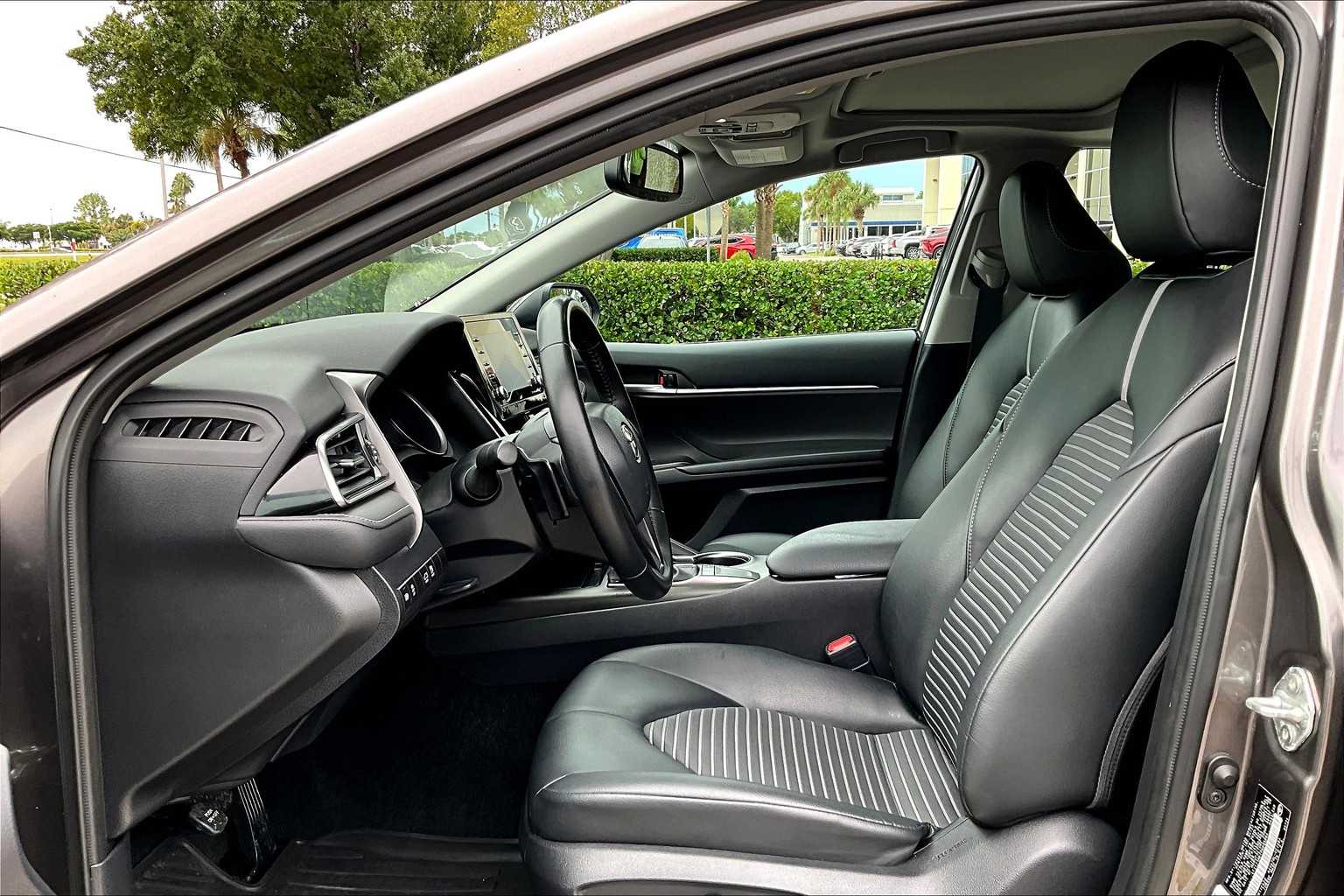 2023 Toyota Camry SE photo 7