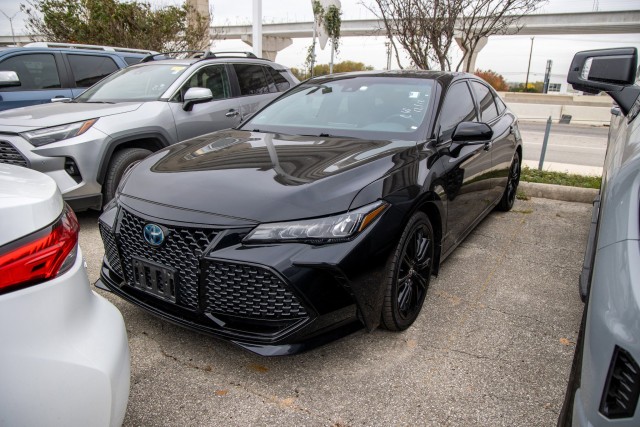 2022 Toyota Avalon XSE Nightshade's photo