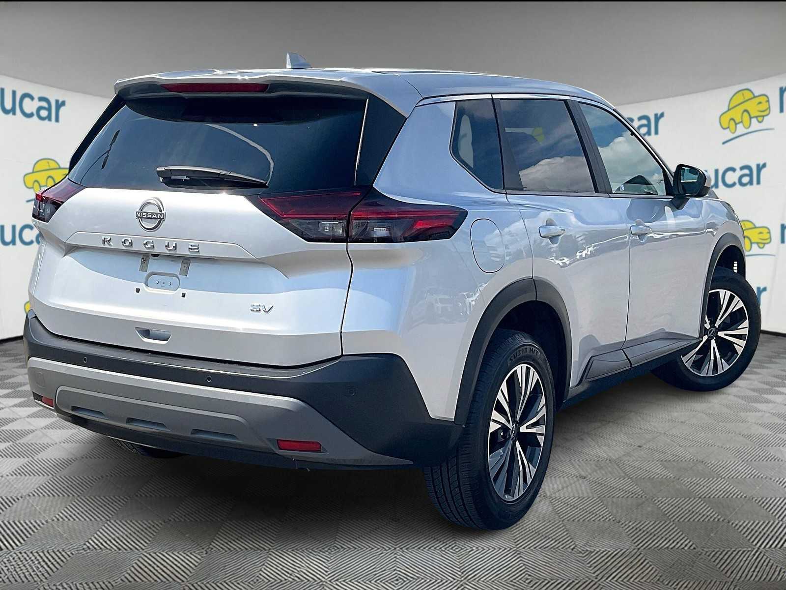 2023 Nissan Rogue SV photo 3