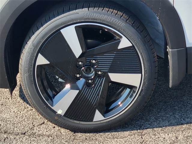 2025 Nissan Kicks SR photo 9
