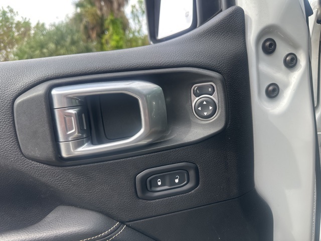 2020 Jeep Wrangler Unlimited Rubicon photo 13