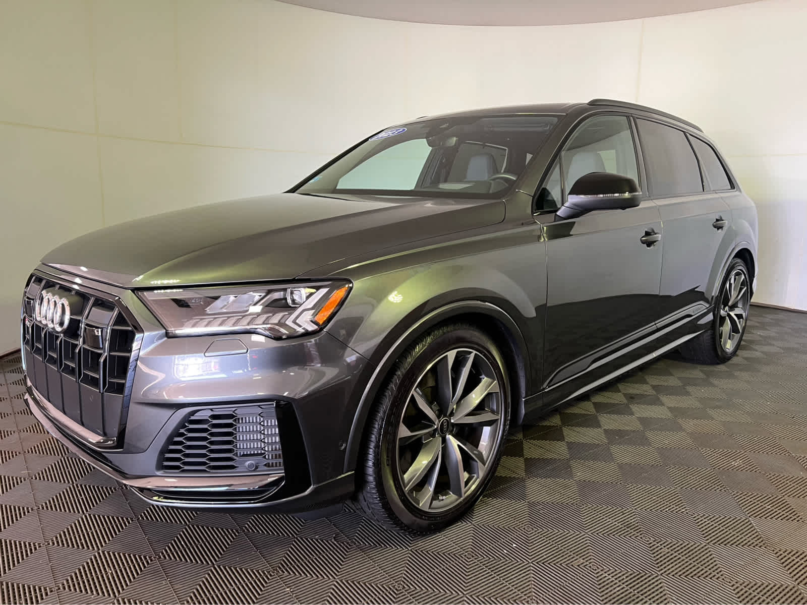 2023 Audi SQ7 Prestige photo 3