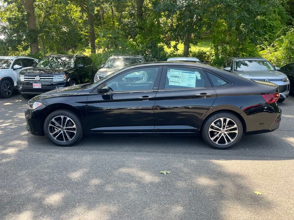 2025 Volkswagen Jetta 1.5T Sport photo 4