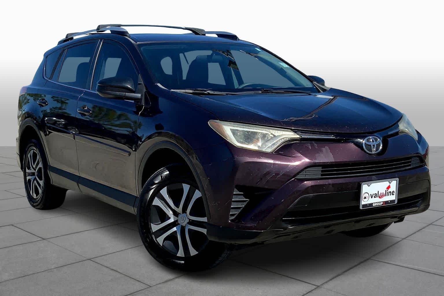 2016 Toyota RAV4 LE photo 2